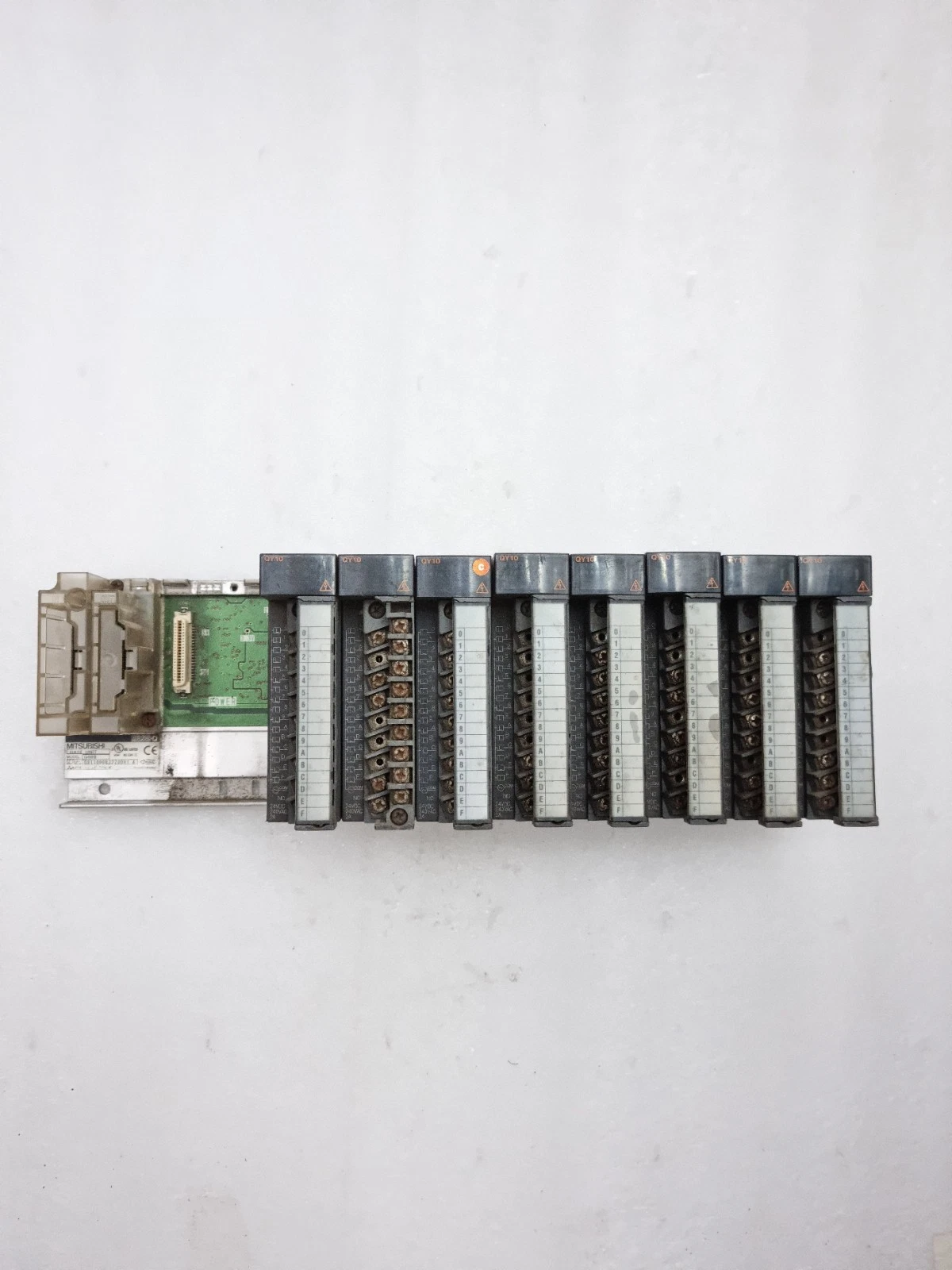 Mitsubishi Q68B BASE UNIT WITH 8 PCS QY10 MODULE SET (Used Working)